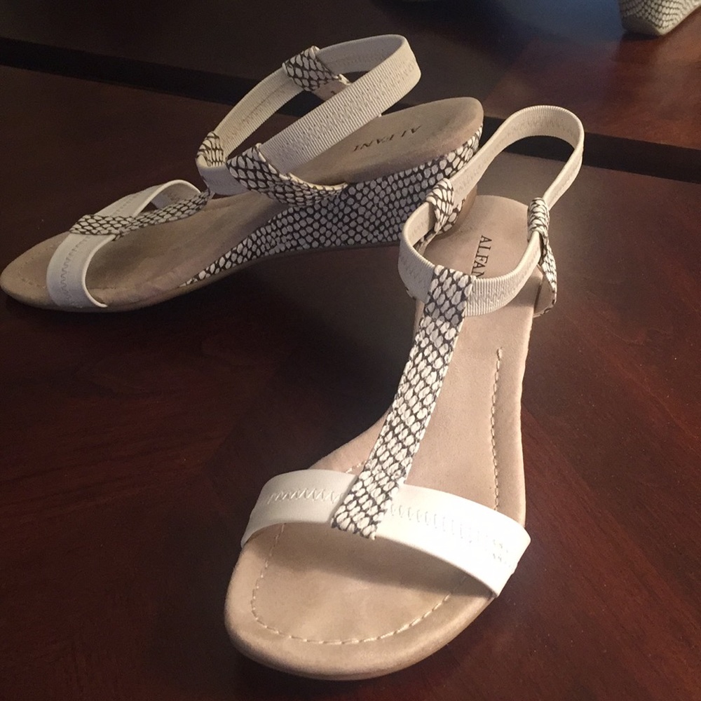 Summer Sandals Black & White 8.5